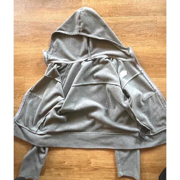 The Northface Gray Fleece Hoodie Girl’s Size 7/8 Front Zipper Two Pockets. - Picture 3 of 7